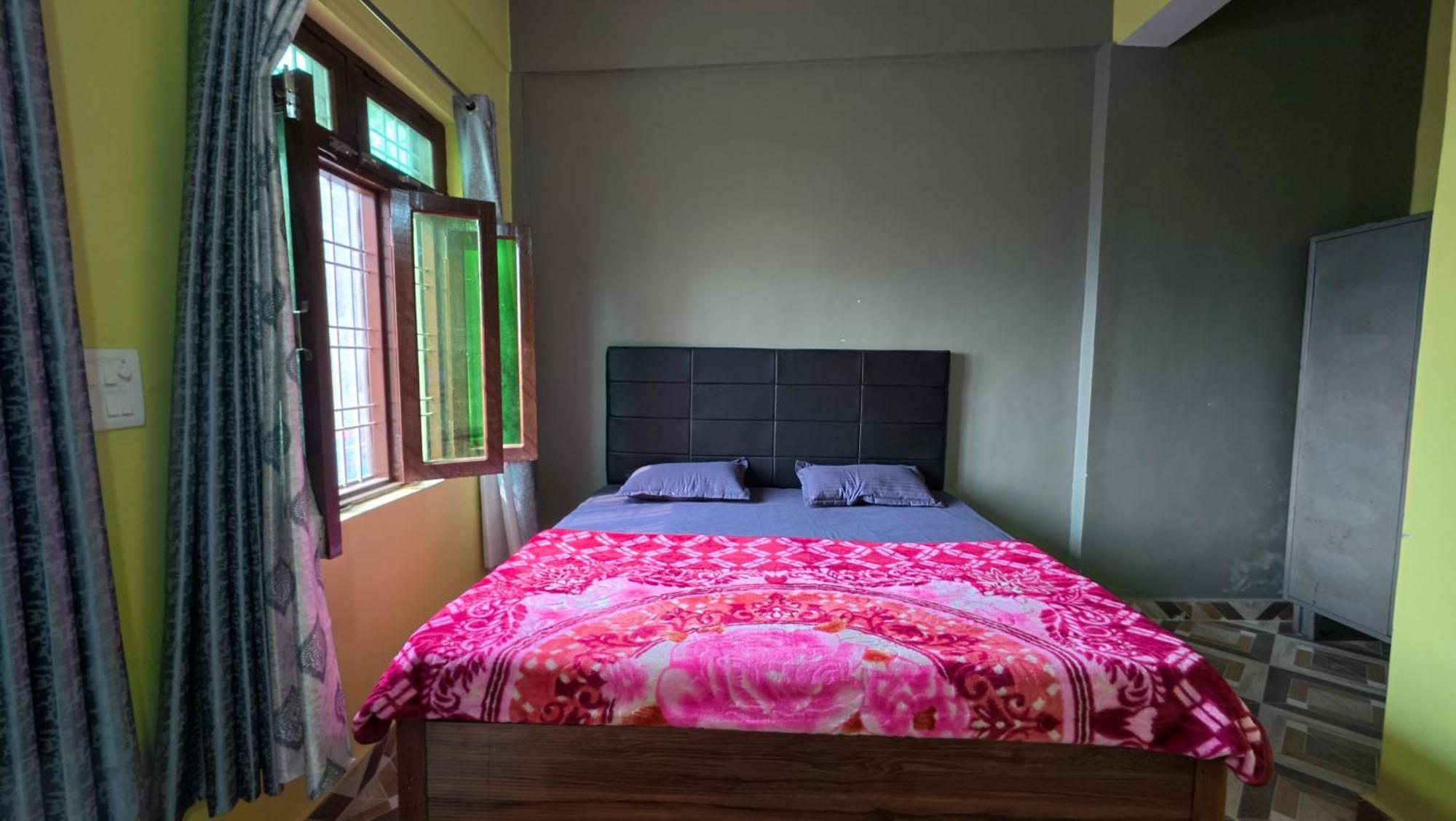 Mahi Restaurant & Guest House المورا المظهر الخارجي الصورة